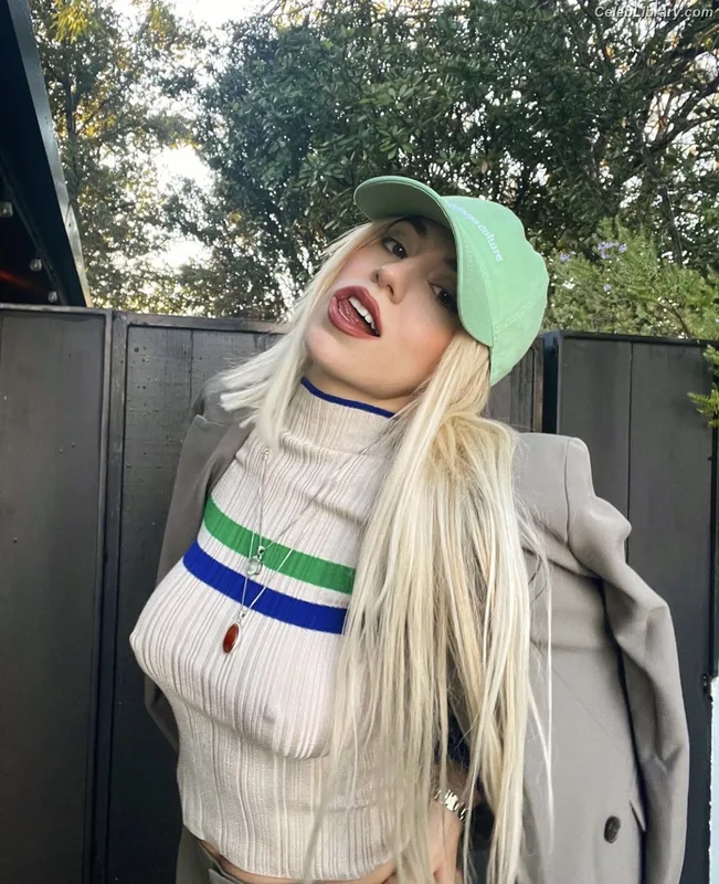 Ava Max photo 7 of 2136