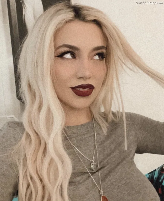 Ava Max photo 10 of 2136