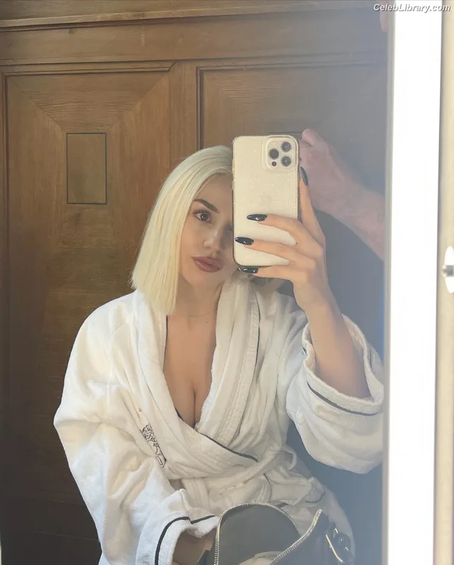 Ava Max photo 15 of 2136