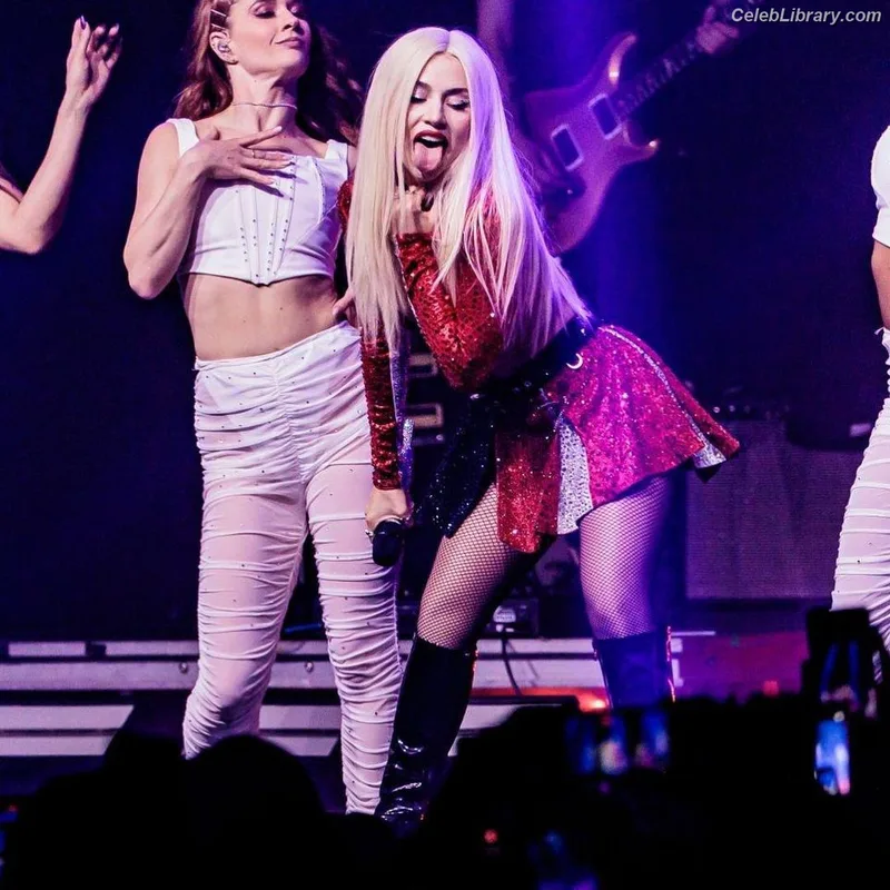 Ava Max photo 16 of 2136