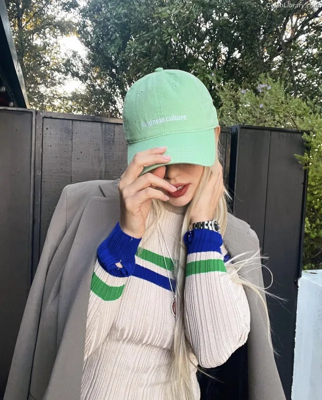 Ava Max photo 17 of 2136