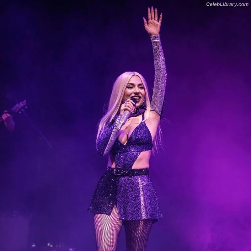Ava Max photo 19 of 2136