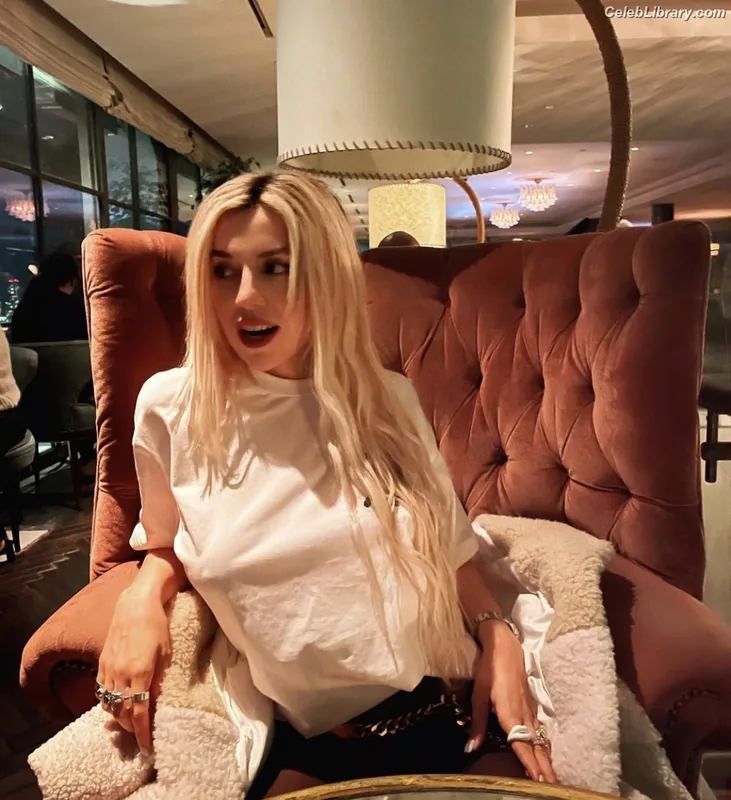 Ava Max photo 24 of 2136