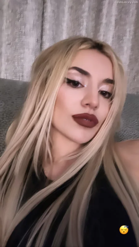 Ava Max photo 3 of 2136