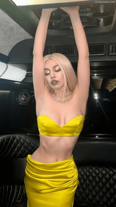 Ava Max photo 8 of 2136