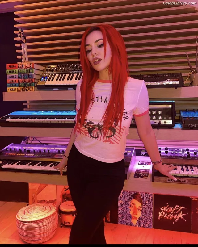 Ava Max photo 24 of 2136