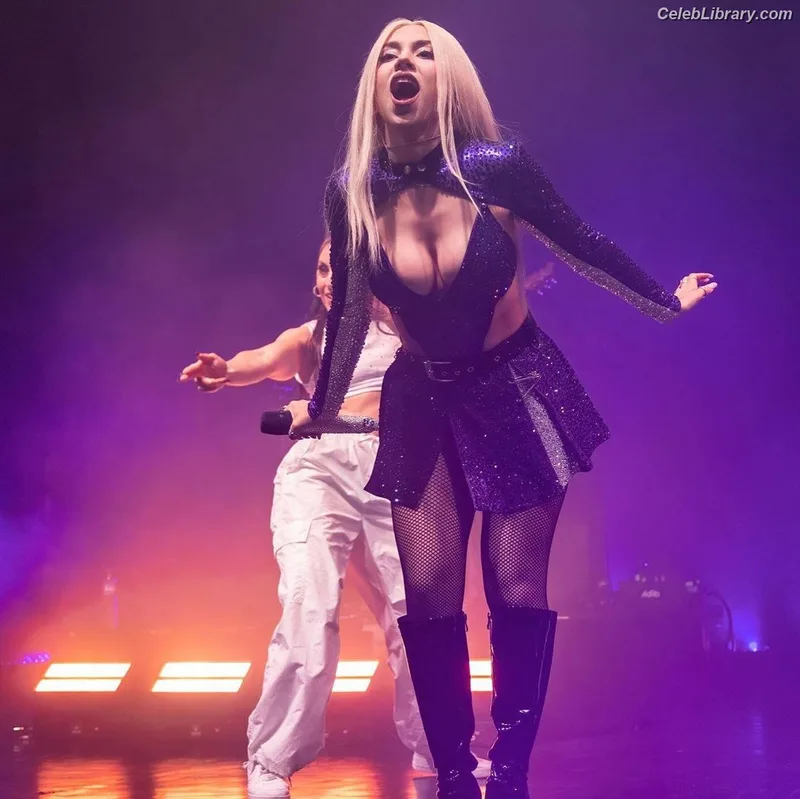 Ava Max photo 3 of 2136