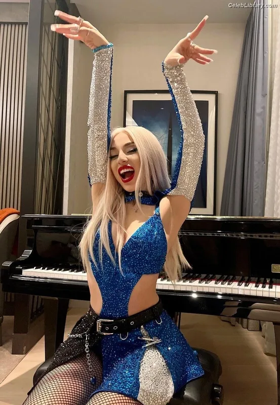 Ava Max photo 18 of 2136