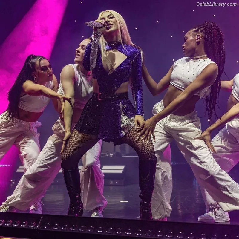 Ava Max photo 23 of 2136