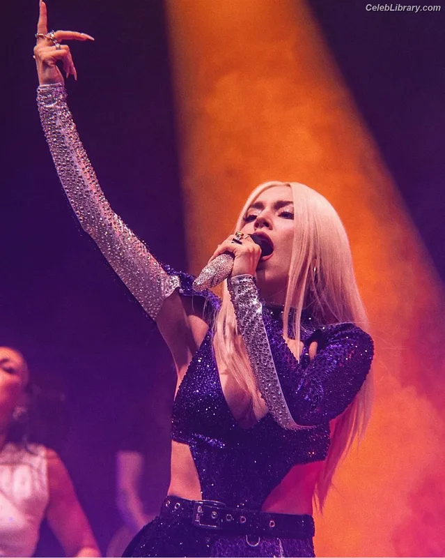 Ava Max photo 1 of 2136