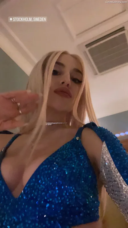 Ava Max photo 7 of 2136