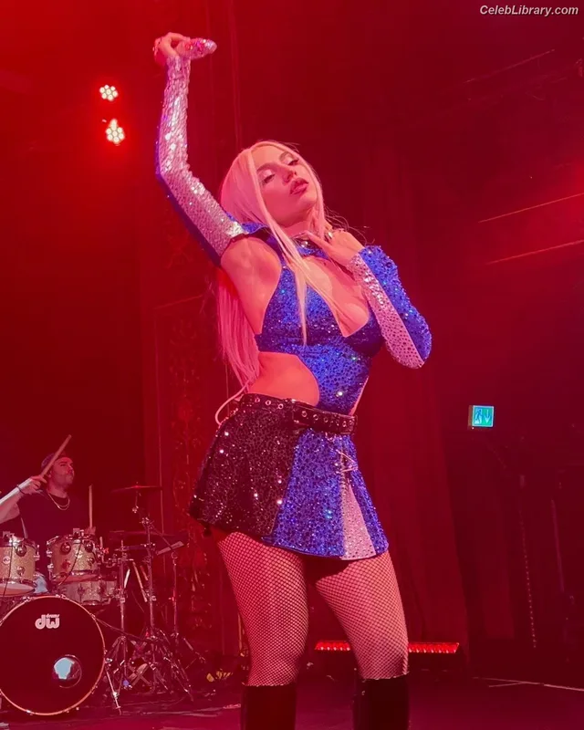 Ava Max photo 9 of 2136