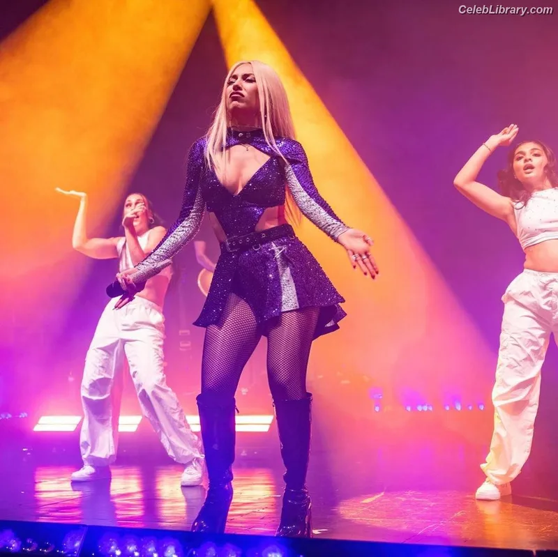 Ava Max photo 11 of 2136