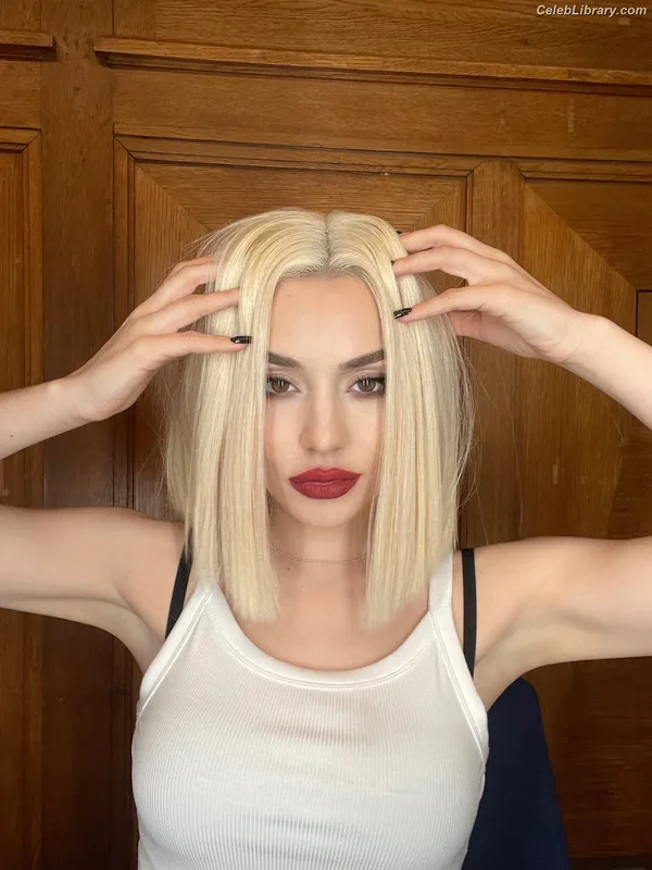 Ava Max photo 12 of 2136