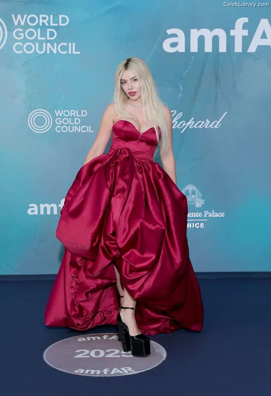 Ava Max photo 21 of 2136