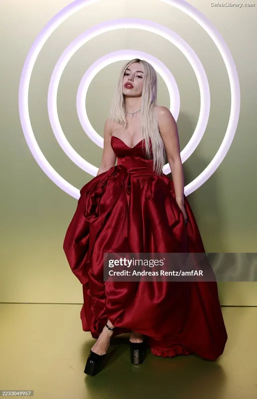 Ava Max photo 1 of 2136