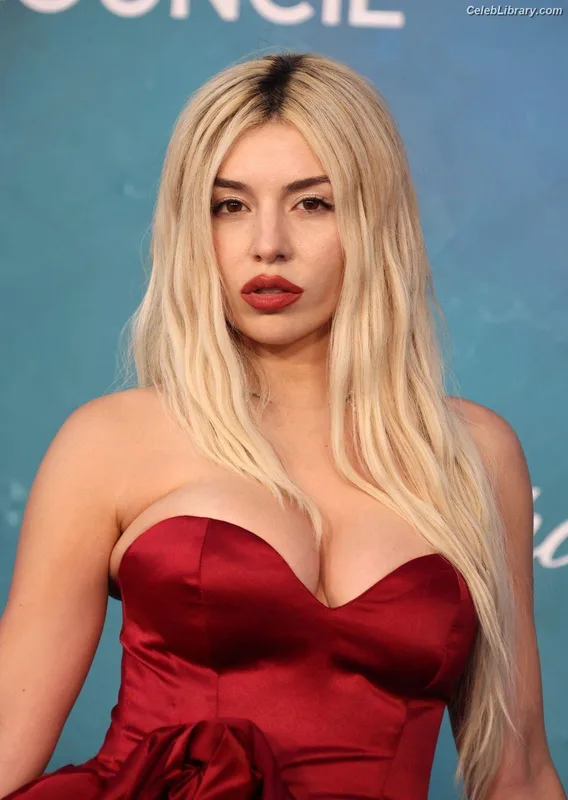 Ava Max photo 6 of 2136