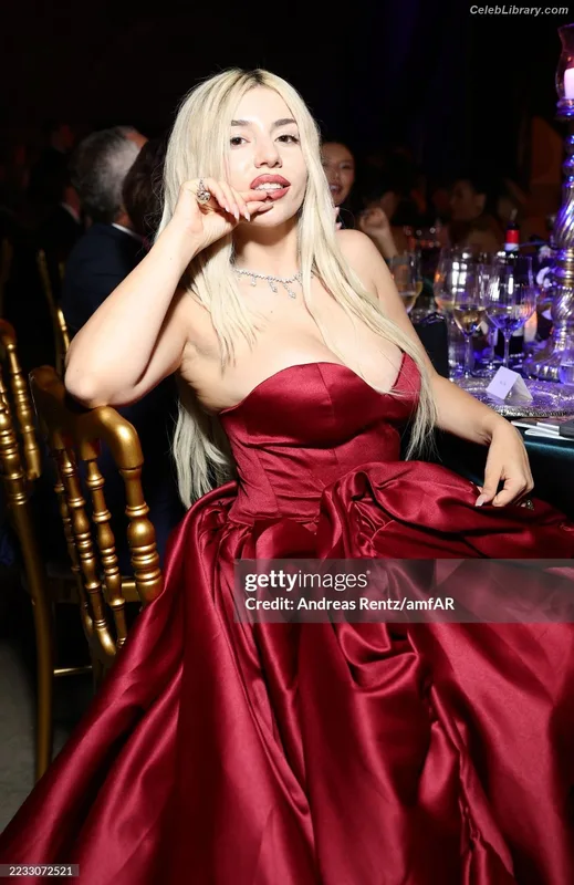 Ava Max photo 9 of 2136