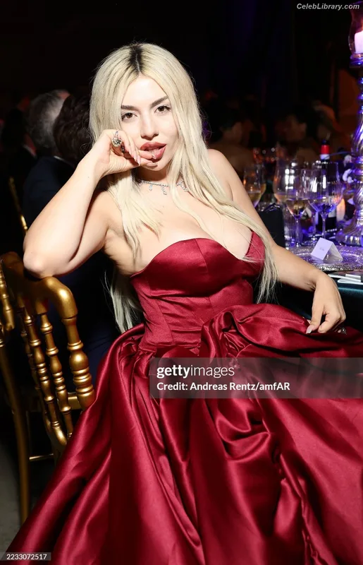 Ava Max photo 10 of 2136