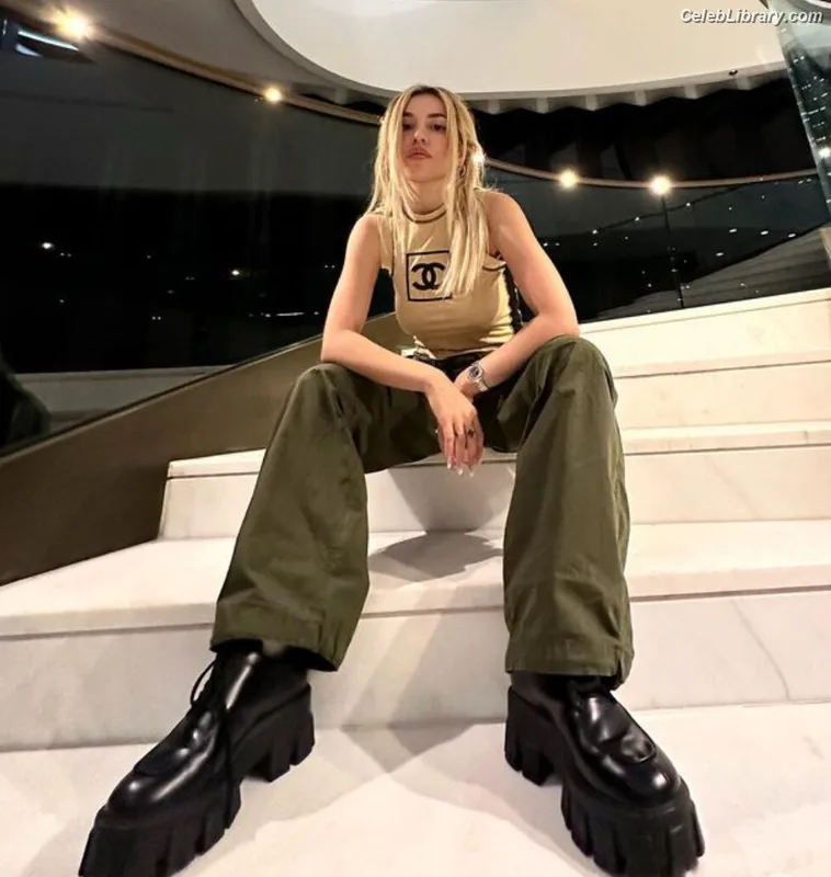 Ava Max photo 1 of 2136