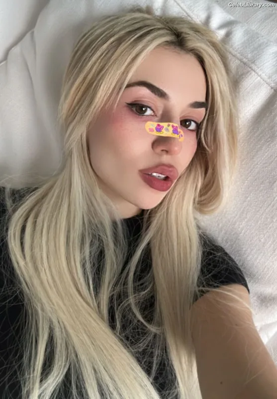 Ava Max photo 4 of 2136