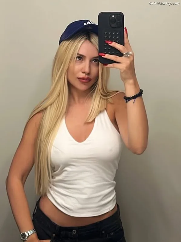 Ava Max photo 6 of 2136