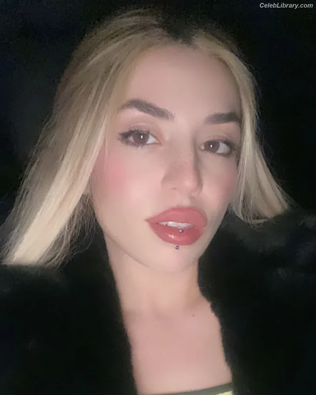 Ava Max photo 22 of 2136