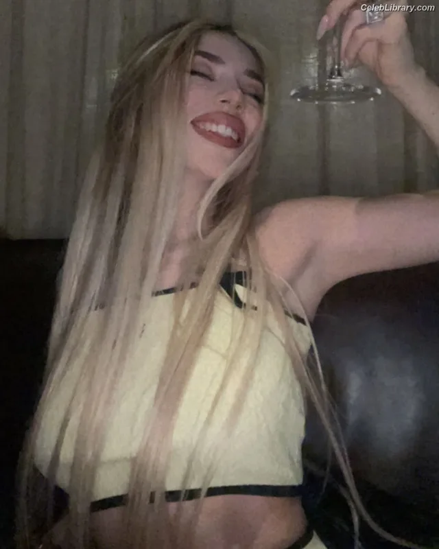 Ava Max photo 24 of 2136