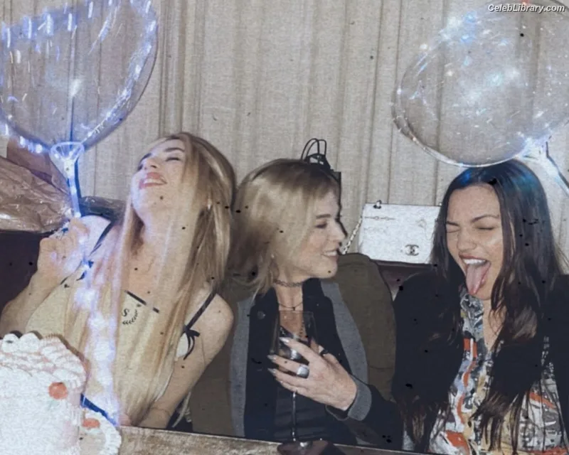 Ava Max photo 3 of 2136