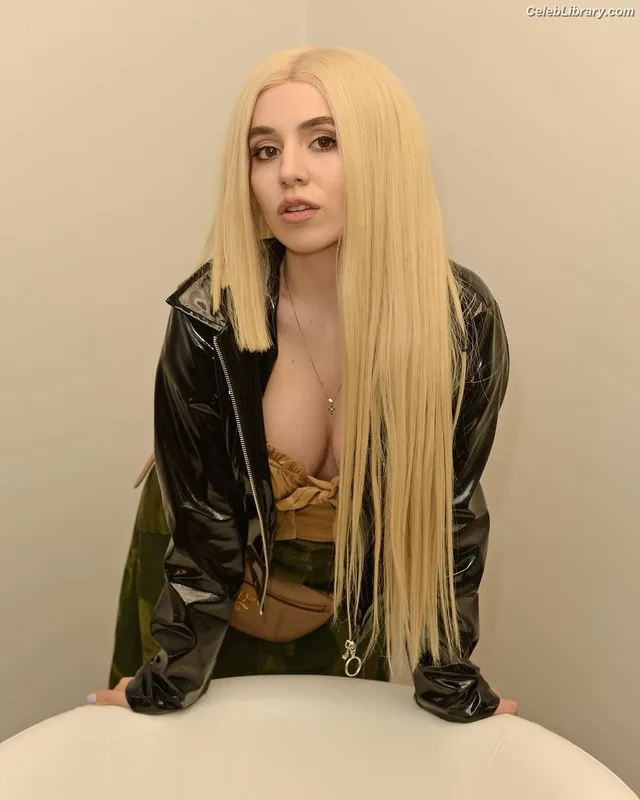 Ava Max photo 6 of 2136