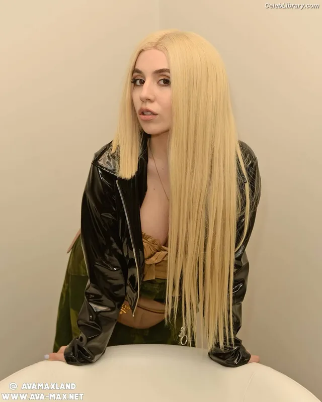 Ava Max photo 7 of 2136