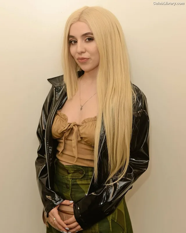 Ava Max photo 9 of 2136