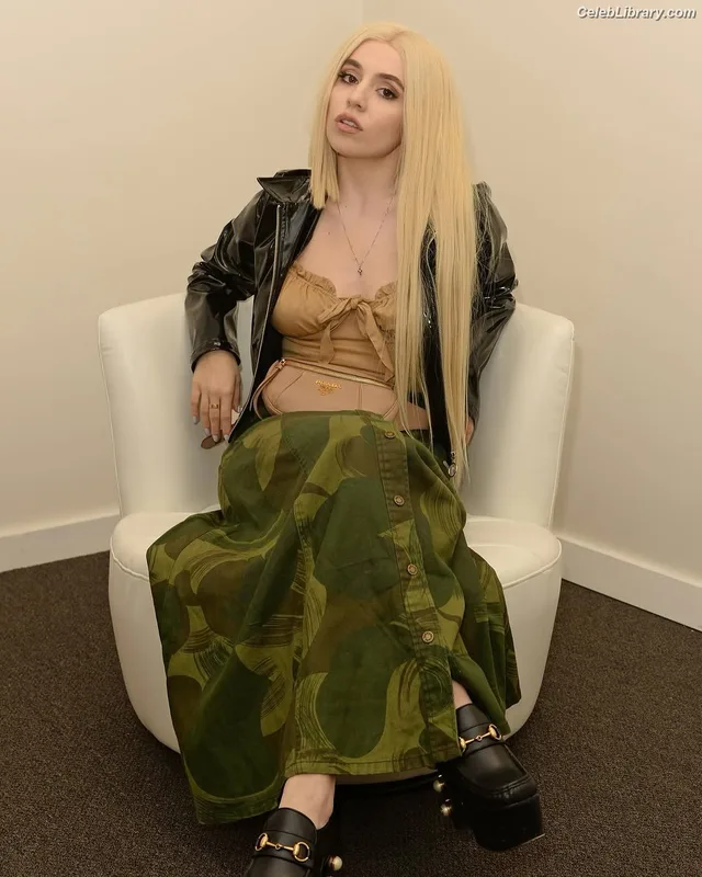 Ava Max photo 17 of 2136