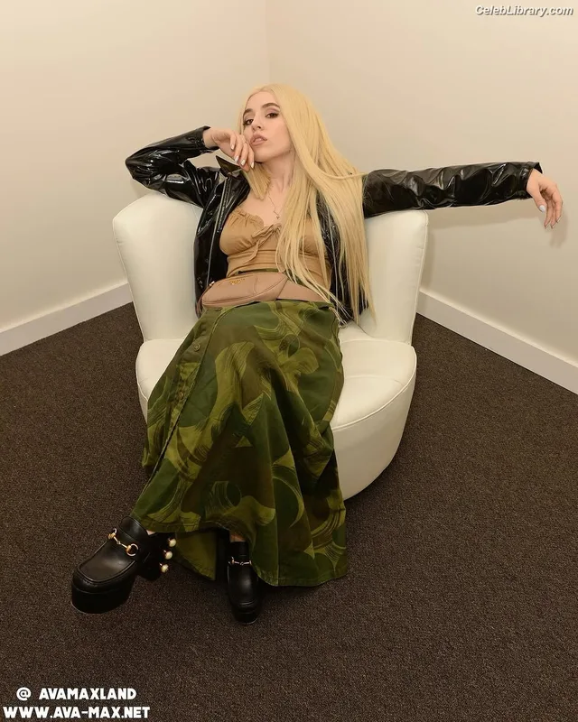 Ava Max photo 20 of 2136
