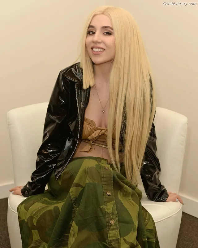 Ava Max photo 23 of 2136