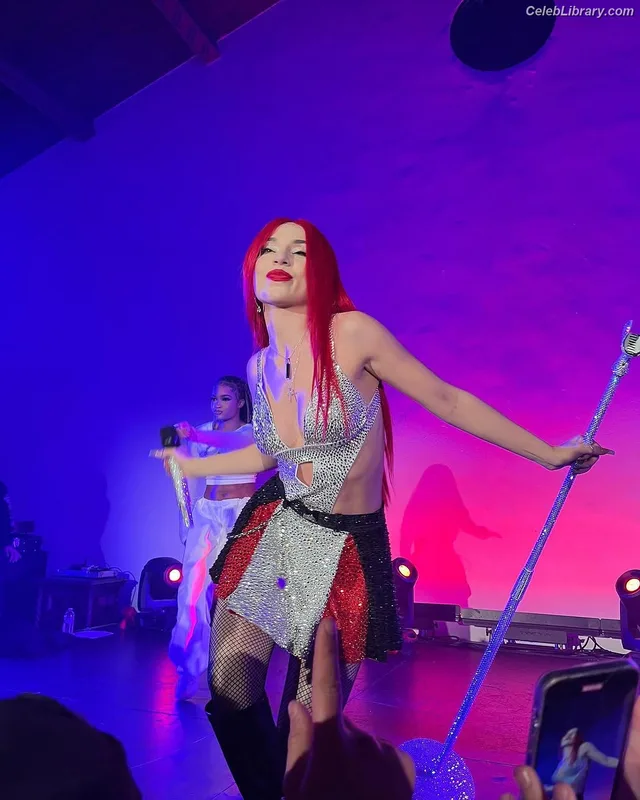 Ava Max photo 4 of 2136
