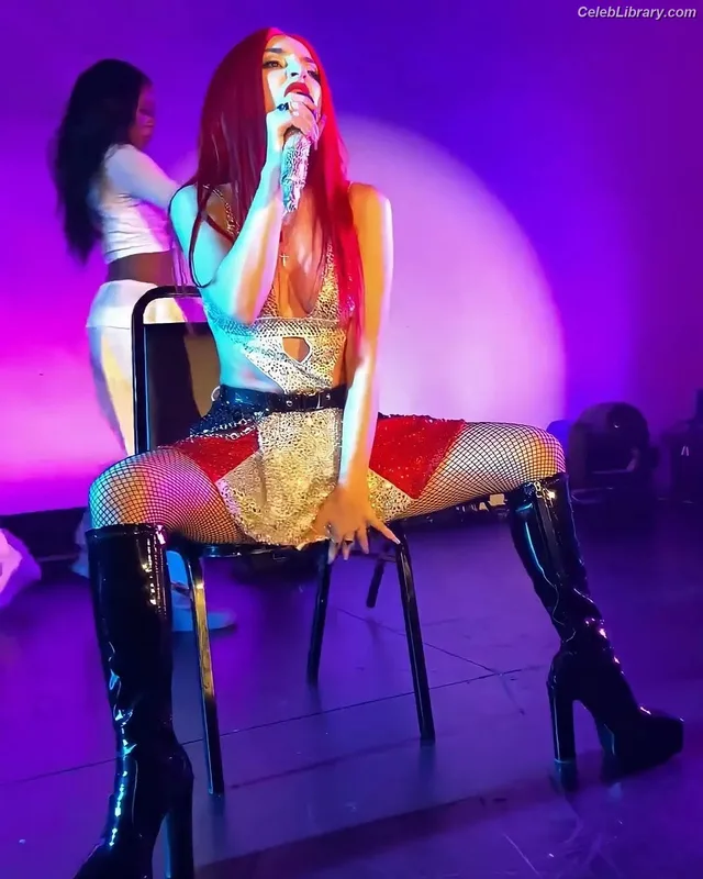 Ava Max photo 8 of 2136