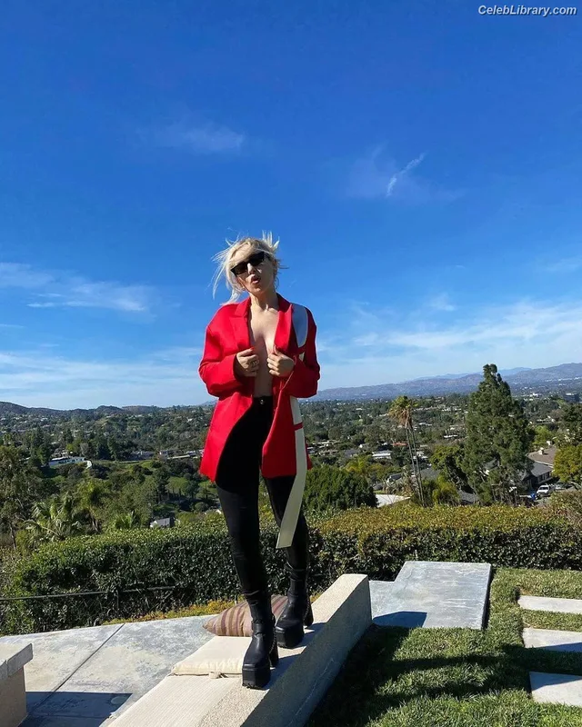 Ava Max photo 15 of 2136