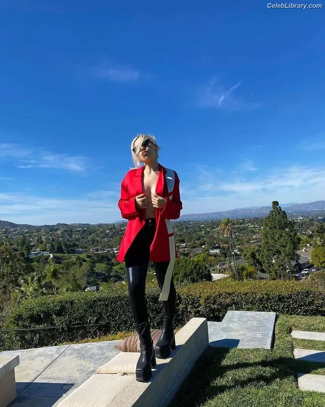 Ava Max photo 16 of 2136