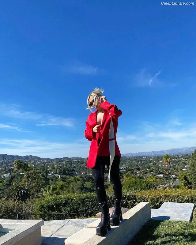 Ava Max photo 17 of 2136