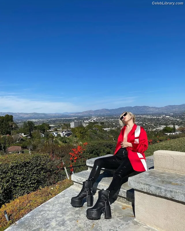 Ava Max photo 18 of 2136