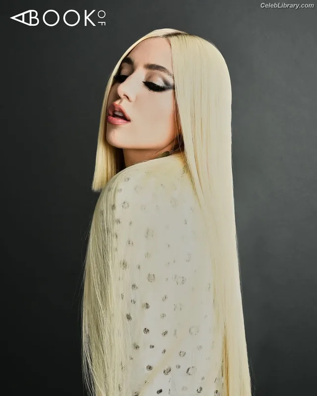 Ava Max photo 5 of 2136