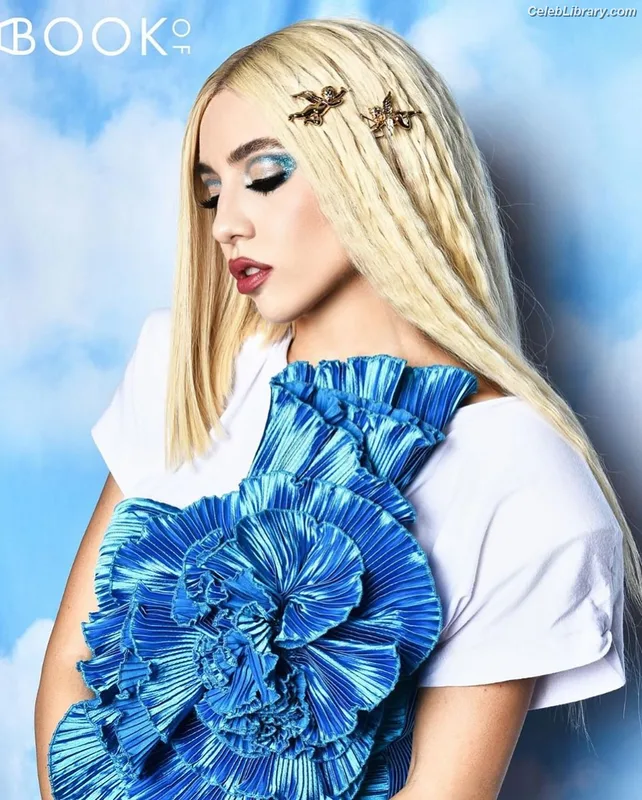 Ava Max photo 8 of 2136