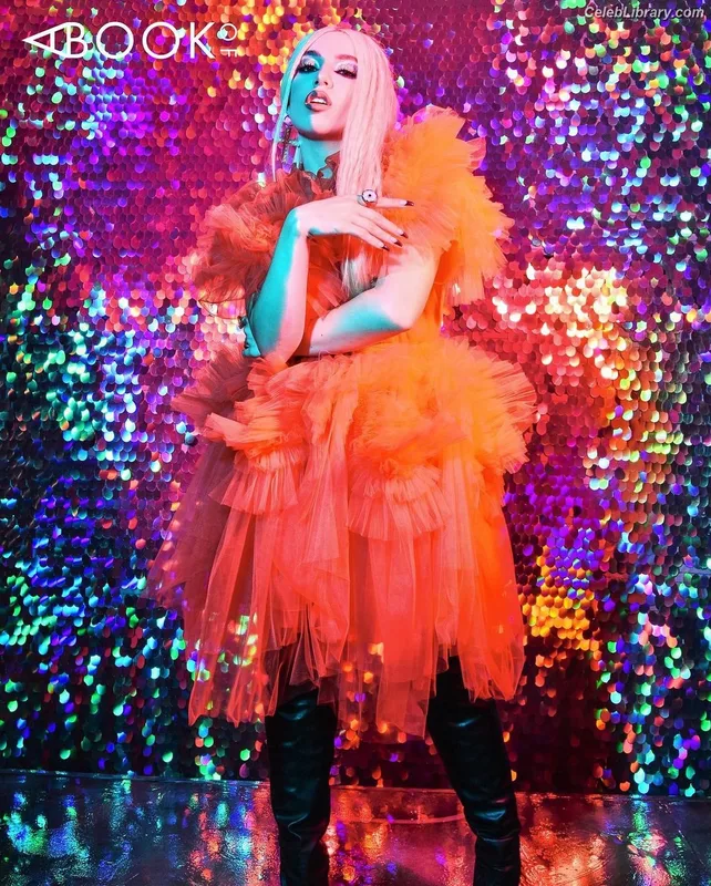 Ava Max photo 17 of 2136