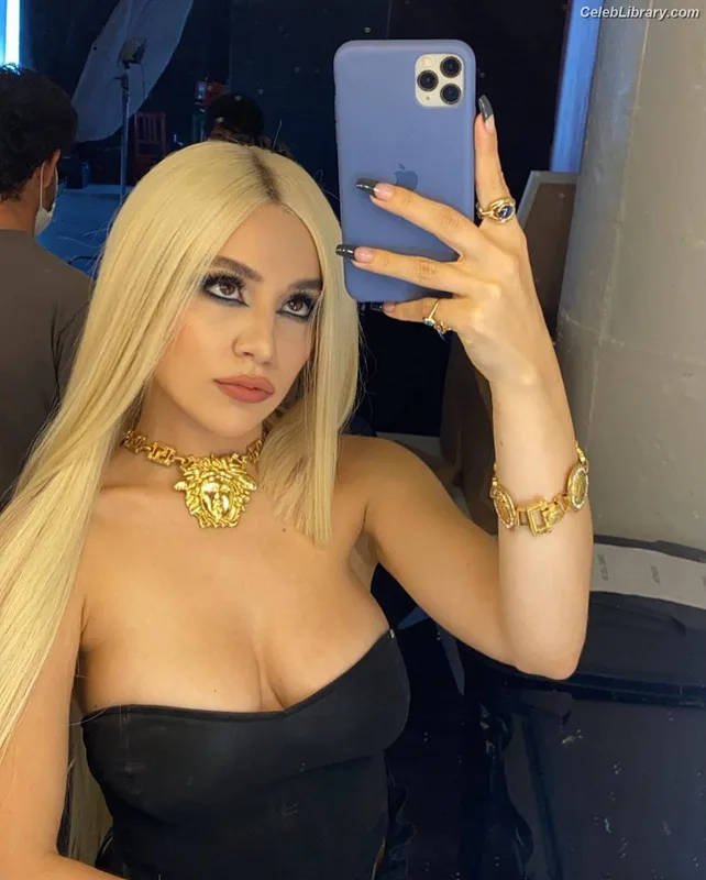 Ava Max photo 23 of 2136