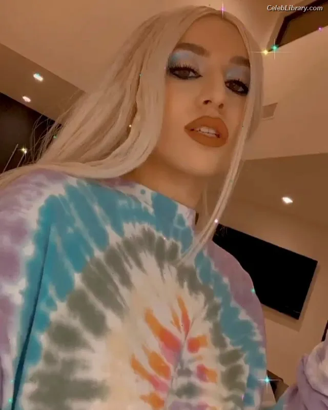 Ava Max photo 2 of 2136