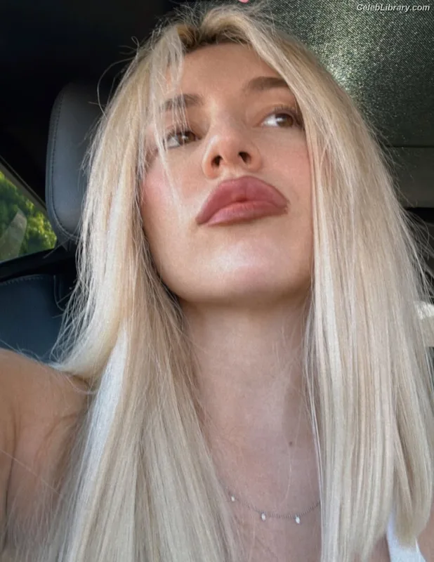 Ava Max photo 6 of 2136