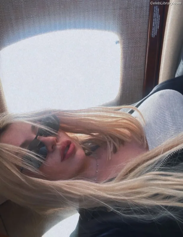 Ava Max photo 9 of 2136