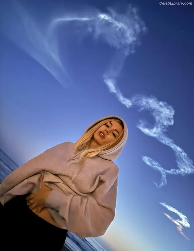 Ava Max photo 10 of 2136
