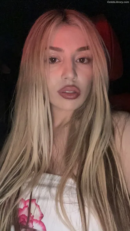 Ava Max photo 11 of 2136